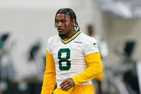 Jacobs prepares to play, apologizes to teammates